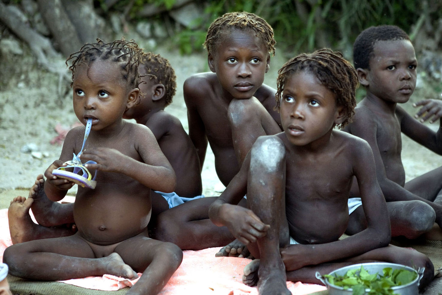 Anak Anak Haiti Terpaksa Makan Tanah Eddymesakhcom